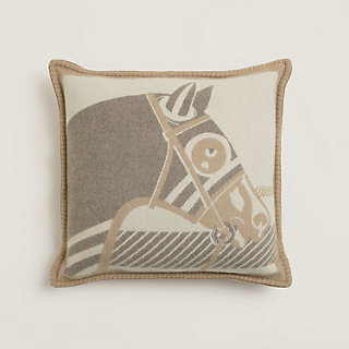 HERMES シュヴァルカブリオレ　ブランケット Cheval a la Couverture pillow | Hermès USA